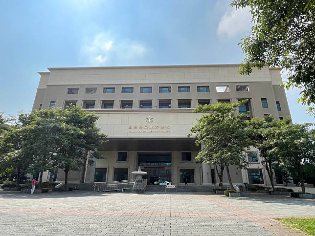 嘉義女購買房地後發現1坪餘土地遭鄰居屋簷、雨遮占用，告上法院要求拆除並索賠1180萬餘元。圖／本報資料照片