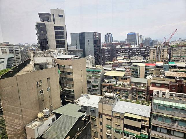 高房價讓不少民眾被房貸壓得喘不過氣。圖／好房網News記者林和謙攝