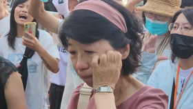 聲援柯文哲，陳佩琪哭了。讀者提供