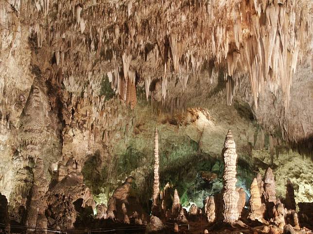 美國卡爾斯巴德洞窟國家公園以石灰岩地形聞名。 Photo: Carlsbad Caverns National Park