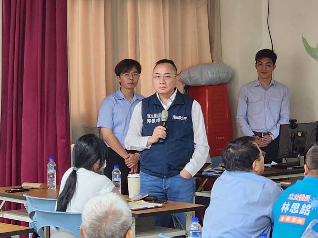 守護家園、抗拒高壓電塔，寶山鄉長邱振瑋台電與聯華山莊新設鐵塔工程協調會議上，強烈反對設置高壓鐵塔計畫。（記者彭新茹攝)