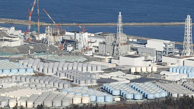 日本福島縣大熊町遭受海嘯破壞的福島第一核電站的處理水儲罐槽。路透社