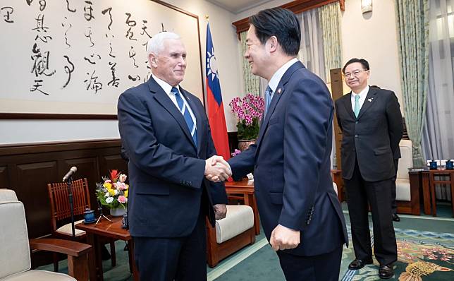 美國前副總統彭斯（Mike Pence）近日訪台，並拜會賴清德總統。   圖：翻攝賴清德臉書