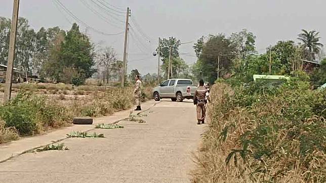 สลด 9ขวบ เดินเล่นตามถนน เจอระเบิดหยิบขึ้นมาดู ตูมสนั่น เสียชีวิต อบต.เตือน เจอแล้ว 5 ลูก