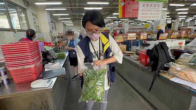 「九層塔」檢出殘留農藥量超過標準，其中1件檢出6項農藥，且有2項農藥不可使用。圖：衛生局提供