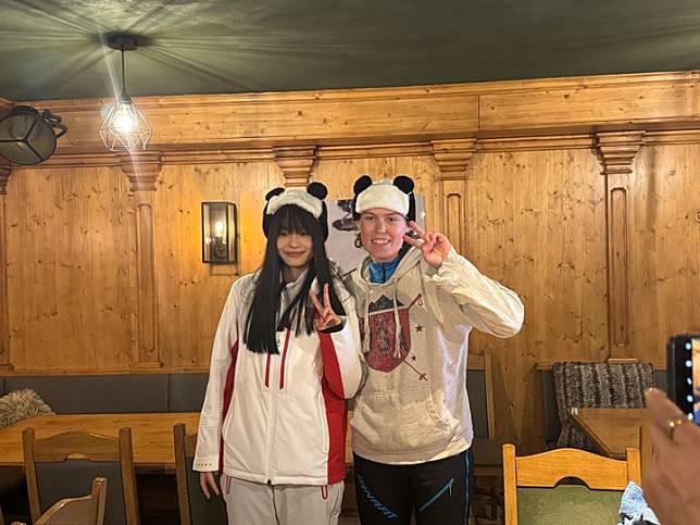 Chinese skier Liu Ruoxuan (L) and American athlete Samantha Paisley pose for photo during the 2025 Torino Winter Universiade held in Turin, Italy. (Xinhua/Xu Shihao)