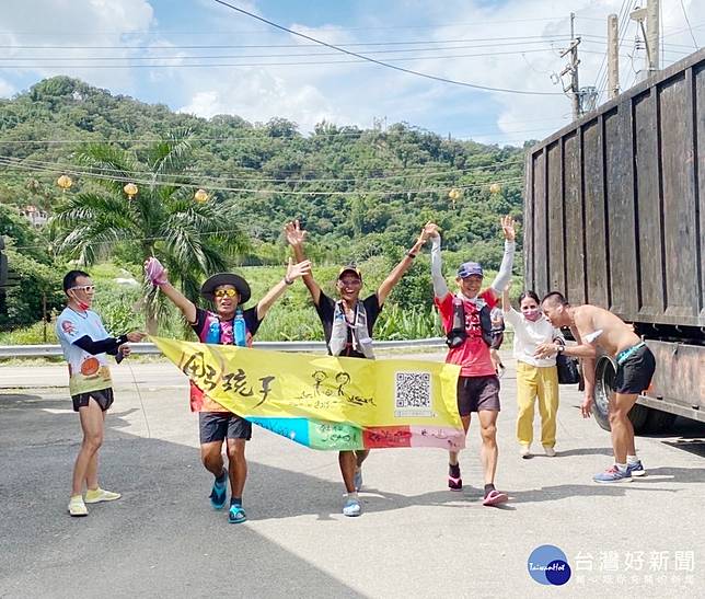 不老跑者于炯彬60歲圓夢，23天馬拉松環台今天跑抵台中。