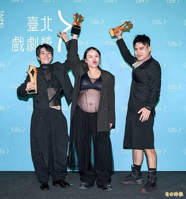 洪千涵、洪唯堯、曾睿琁拿下第二屆台北戲劇獎「最佳導演獎」、「最佳獨立精神獎」。(記者王文麟攝)