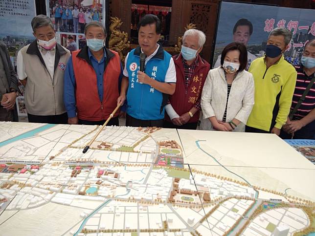 頭城鎮長候選人３號蔡文益提出「要為頭城築一個夢」７項未來頭城鎮進步繁榮的規劃，要讓頭城愈來愈好。 （記者林坤瑋攝）