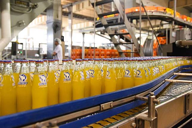 Photo taken on June 21, 2019 shows the Arctic Ocean soft drink production line in Daxing District of Beijing, capital of China. (Xinhua/Ren Chao)