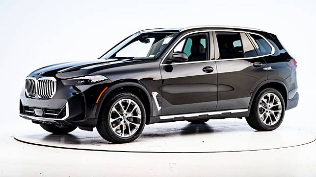 獲得Top Safety Pick+車輛共三款，為2025年式BMW X5。(圖片來源 / IIHS)