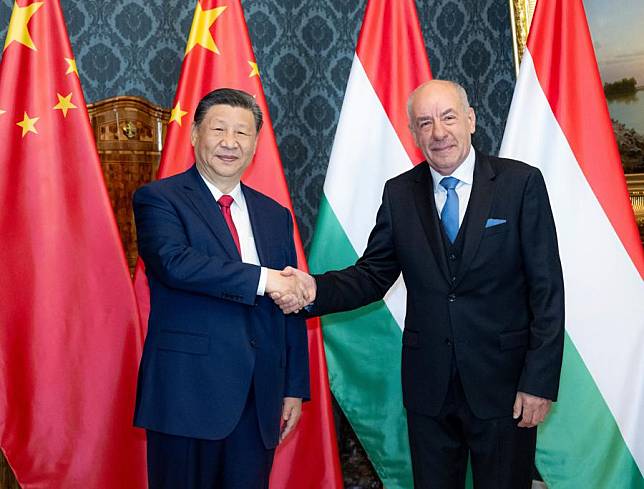 Chinese President Xi Jinping holds talks with Hungarian President Tamas Sulyok at the Sandor Palace in Budapest, Hungary, May 9, 2024. (Xinhua/Zhai Jianlan)