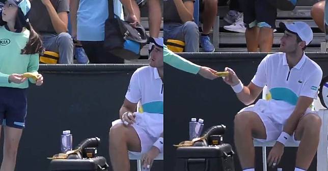 ดราม่า ออสเตรเลียน โอเพ่น หลังนักเทนนิสขอบอลเกิร์ลช่วยปอกกล้วย