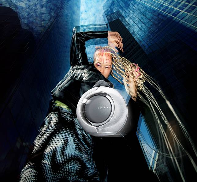 音響界奢華精品DEVIALET也出可攜式智慧型揚聲器了！黑、銀兩色用兩大正規音響配備技術打造環繞立體聲