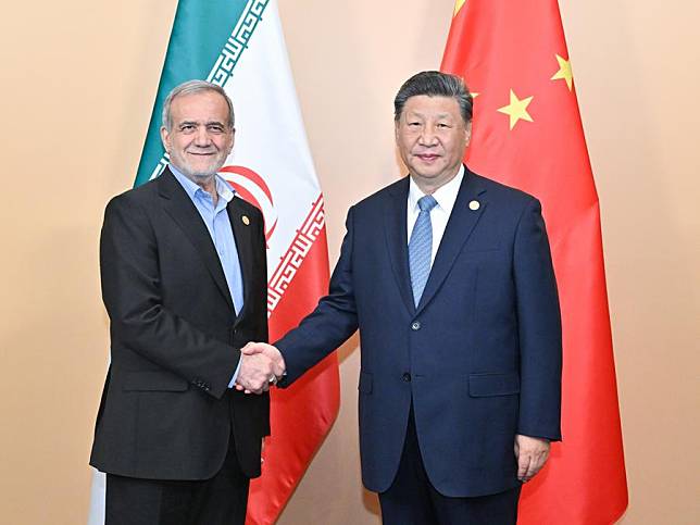 Chinese President Xi Jinping meets with Iranian President Masoud Pezeshkian on the sidelines of the 16th BRICS Summit in Kazan, Russia, Oct. 23, 2024. (Xinhua/Yue Yuewei)