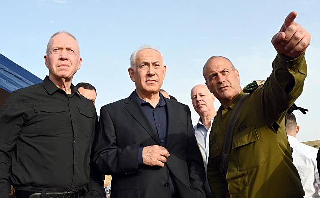 以巴衝突加劇，以色列總理尼坦雅胡(中)下令動員軍警後備人員。(圖取自尼坦雅胡臉書)