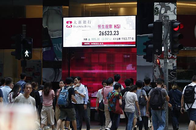 Pedestrians next to an electronic billboard with the Hang Seng Index (HSI) data in Hong Kong on 4 September 2019. Photo: EPA-EFE