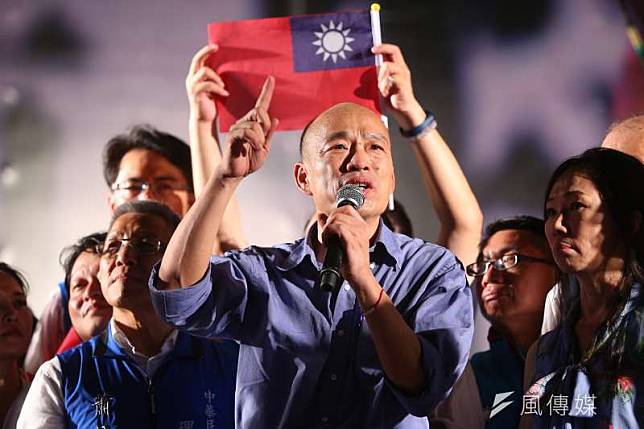 高雄市長韓國瑜（前中）說，台灣民意基金會的民調，他從來沒贏過，「這代表民進黨最怕我出來選總統。」（資料照，顏麟宇攝）