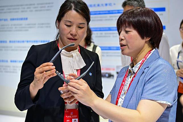 Participants learn about a pair of smart glasses at the 8th China-Eurasia Expo in Urumqi, northwest China's Xinjiang Uygur Autonomous Region, June 26, 2024. (Xinhua/Ding Lei)