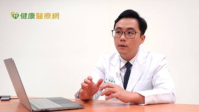 張建鈞主任說，大部分脊椎疾病會先以保守治療、復健為主，但若治療半年以上沒有改善，或出現神經壓迫則建議手術。