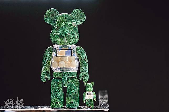 BOTANIZE經常與不同領域的潮牌跨界合作，早前與Medicom Toys聯乘的BE@RBRICK Euphorbia Obesa 100%和400%（$1300/套），將人氣塊根品種布紋球的紋理印在熊偶身上，更有一粒粒迷你塑膠布紋球藏在腹中，十分趣致。（賴俊傑攝）