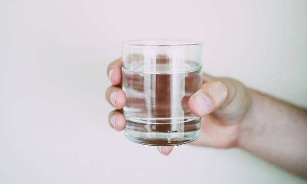 自來水煮沸才安全？專家破解飲水迷思，3招簡易判斷水質