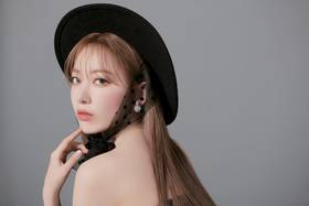 AKB48 HKT48 IZ*ONE LE SSERAFIM 宮脇咲良 生写真 LE SSERAFIM - 宮脇咲良 (デビュープロフィール写真) : r/kpop
