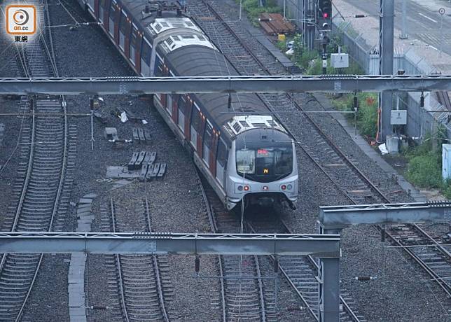 東鐵線列車恢復駛入紅磡站其中一個月台。(梁國雄攝)