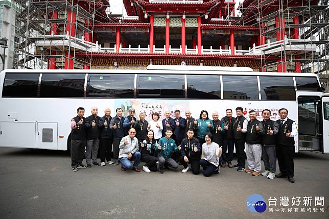 九華山地藏庵今天舉行「地藏王二號」全電動捐血車捐贈儀式／嘉義市府提供