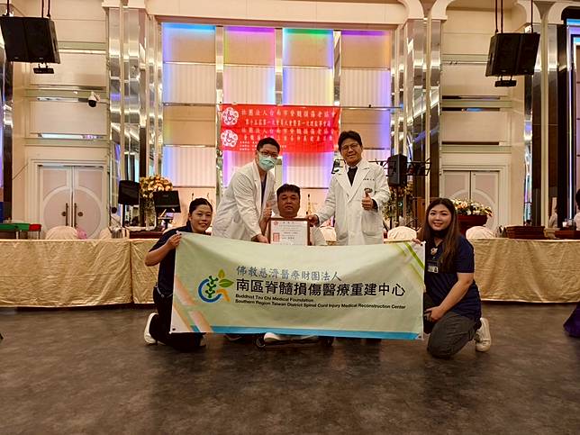 嘉義大林慈濟醫院今日與南區慈濟脊髓損傷醫療重建中心攜手合作，為台南脊髓損傷協會舉辦一場義診關懷活動