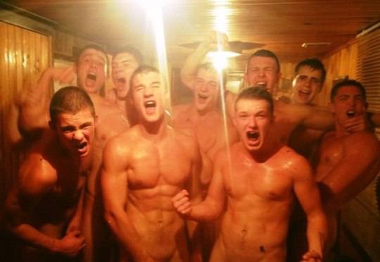 捷克多人無配戴口罩在戶外進行裸體日光浴，被警察命令把口罩帶上(示意圖)。   圖：擷取自twitter