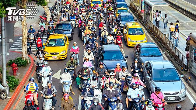 車主「未交1費用」逾期就開罰。（示意圖／shutterstock達志影像）