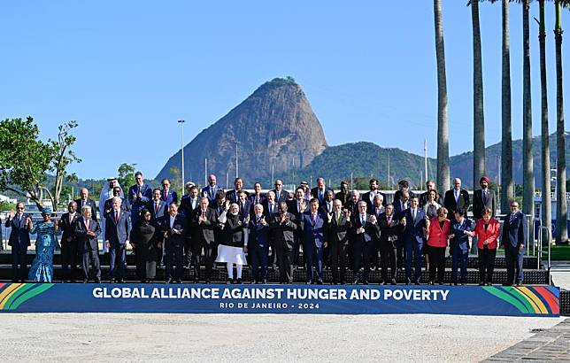 Chinese President Xi Jinping and other leaders attending the 19th G20 Summit pose for a group photo for the Global Alliance Against Hunger and Poverty initiated by Brazil in Rio de Janeiro, Brazil, Nov. 18, 2024. (Xinhua/Li Xueren)