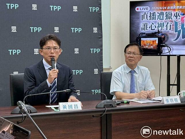 民眾黨團總召黃國昌（左）、副總召張啓楷（右）。 圖：周煊惠／攝