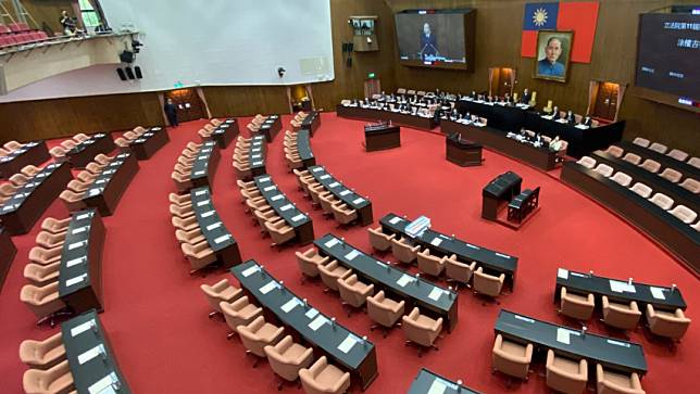 近日已有多位藍營立委提案修正「公務員退休資遣撫卹法」。立法院議場。廖瑞祥攝