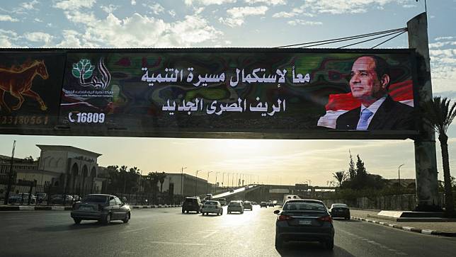 2023年12月9日，埃及開羅，總統塞西的競選廣告牌。路透社