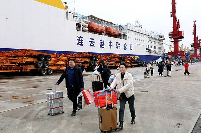 Tourists get off a passenger ship at the Lianyungang Port in Lianyungang City, east China's Jiangsu Province, Feb. 15, 2024. (Photo by Wang Chun/Xinhua)