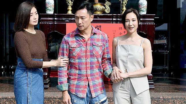 夏如芝（左起）、謝祖武、張本渝出席《婚姻結業式2》開鏡儀式。（圖／華視提供）