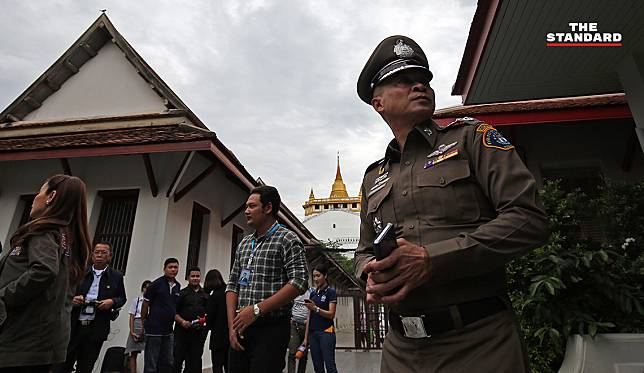 ตำรวจบุกวัดดังจับพระผู้ใหญ่-พุทธอิสระ-เจ้าอาวาสวัดสระเกศฯ หนีแล้ว สั่งอายัด 10 บัญชี 130 ล้านบาท