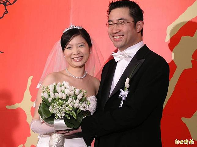 蔡伯府在2004年與自家飯店員工黃閔暄結婚，被外界譽為《情定大飯店》翻版。(資料照)