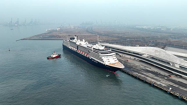 An aerial drone photo taken on March 11, 2024 shows cruise ship Zuiderdam, operated by Holland America Line, docking at Tianjin International Cruise Home Port in north China's port city of Tianjin. (Xinhua)