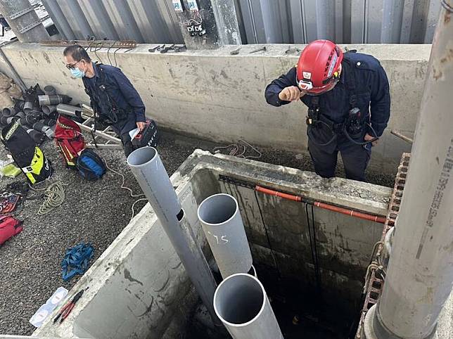 高雄市永安區興達路1間魚電共生廠今天下午發生2名工人沼氣中毒，跌進汙水槽內工安意外。(民眾提供)