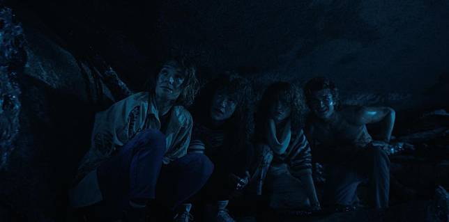 瑪雅霍克（左起）、約瑟夫奎恩、娜塔麗雅戴爾、喬奇瑞，負責扮演《怪奇物語4》的青年組。（Netflix提供）