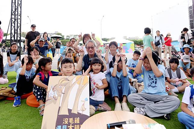 李遠上任後首度變身小野爺爺 在兒童未來市活動中帶領孩子演故事