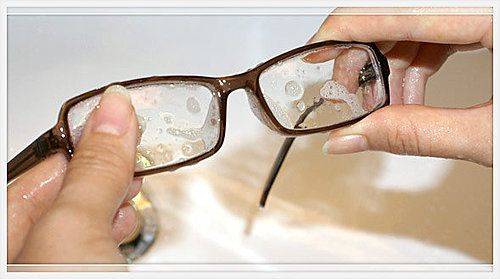 洗手時可以順道清潔眼鏡