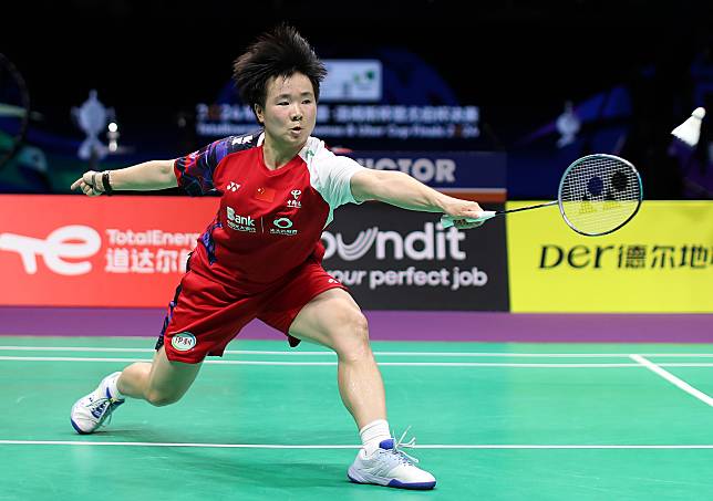 He Bingjiao of China hits a return during the singles match against Okuhara Nozomi of Japan in the semifinal at the BWF Uber Cup in Chengdu, southwest China's Sichuan Province, May 4, 2024. (Xinhua/Jia Haocheng)