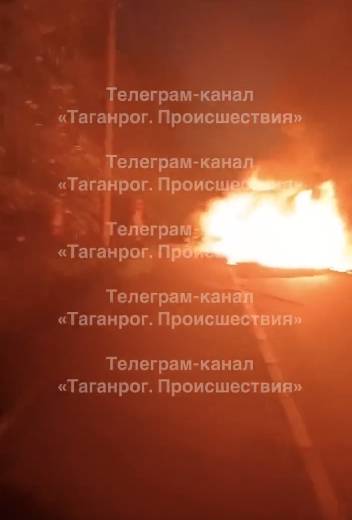 俄國南部城市塔甘羅格因俄軍「獵戶座」無人機墜毀而引發火災及爆炸聲響。 圖：翻攝自@sentdefender