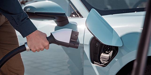 porsche-taycan-leipzig-ladestation-charging-station-ccs-hpc-2020-02-min-92fa0782b8.png