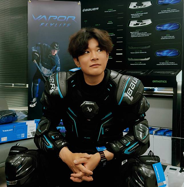 南韓男團Super Junior成員神童分享了穿著冰上曲棍球裝備的照片，大眾關注點全在其減肥成功後的變化。（圖／翻攝自神童 IG）