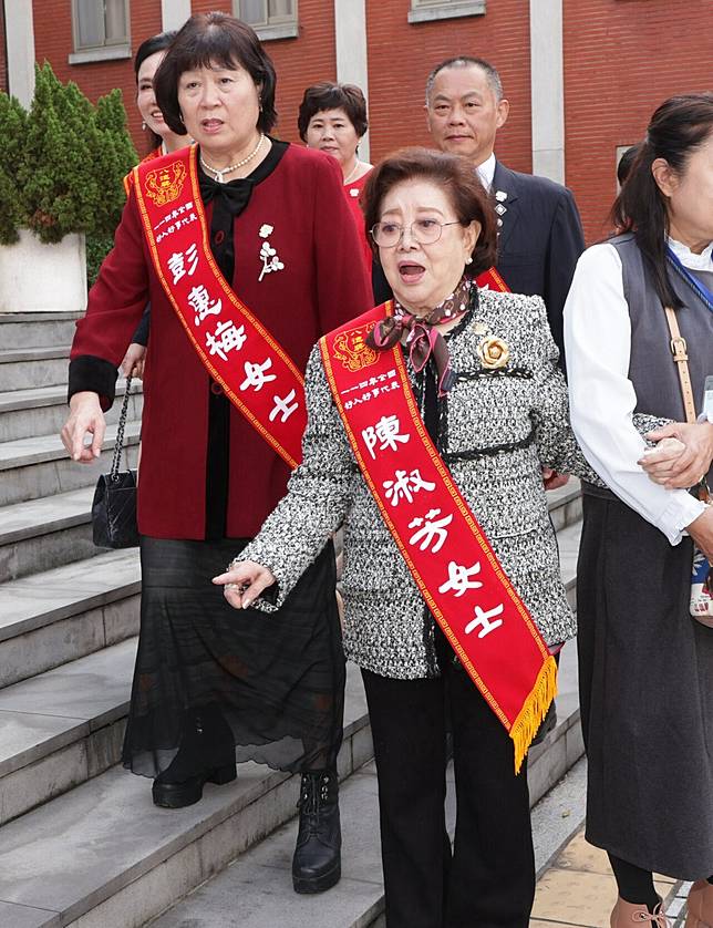 金馬影后、終身成就獎得主「國民阿嬤」陳淑芳（右）去年榮獲全國好人好事代表。圖／聯合報系資料照